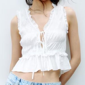 🎀3/$25🎀 H&M White Ruffled Tie-Front Crop Top